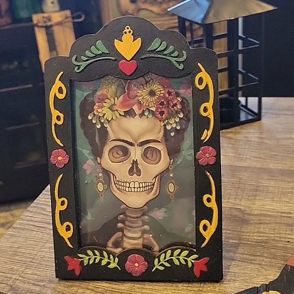 11 Piece Halloween Decor Set with Skull and Pumpkin